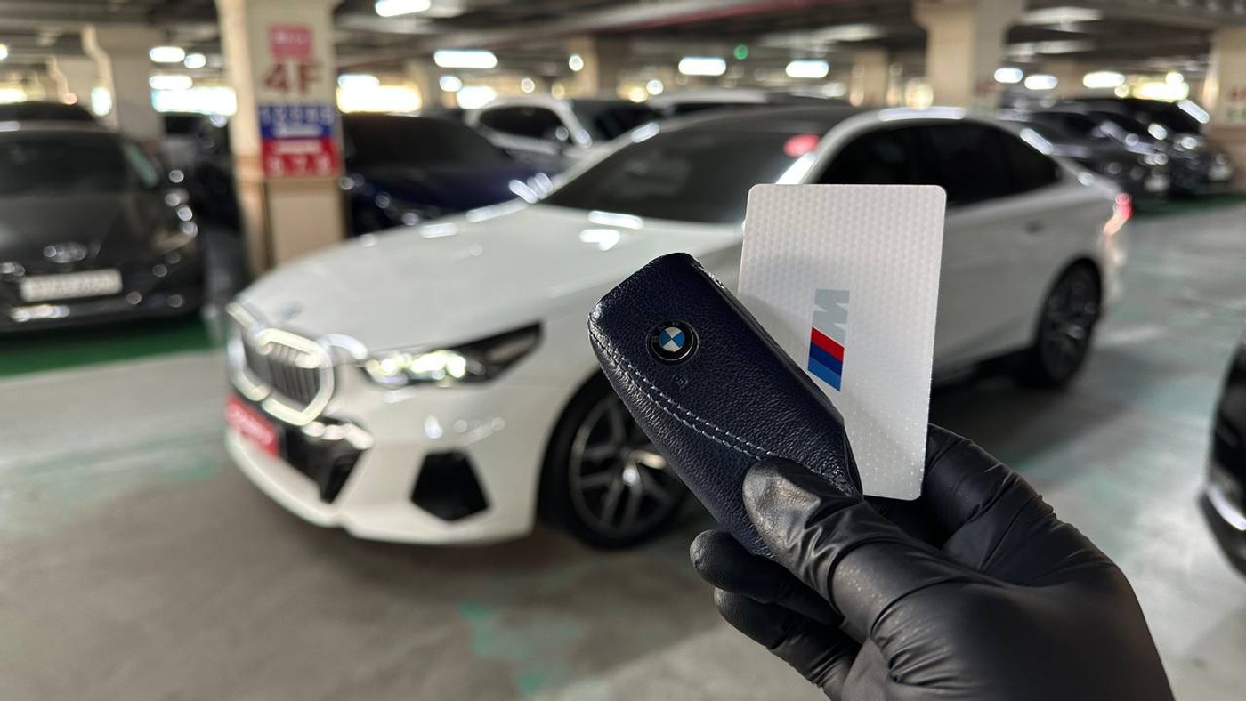 BMW-520i