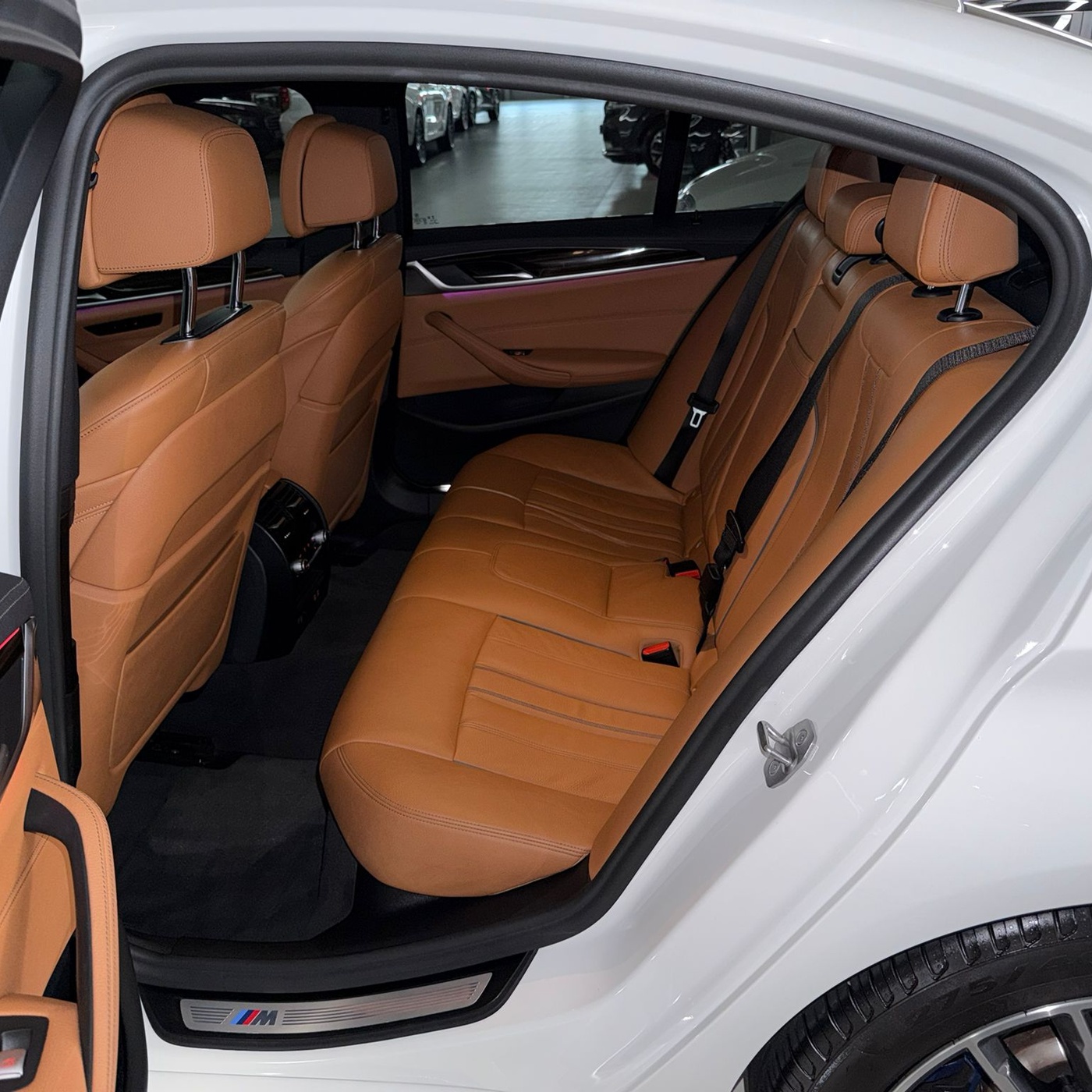 BMW-520i