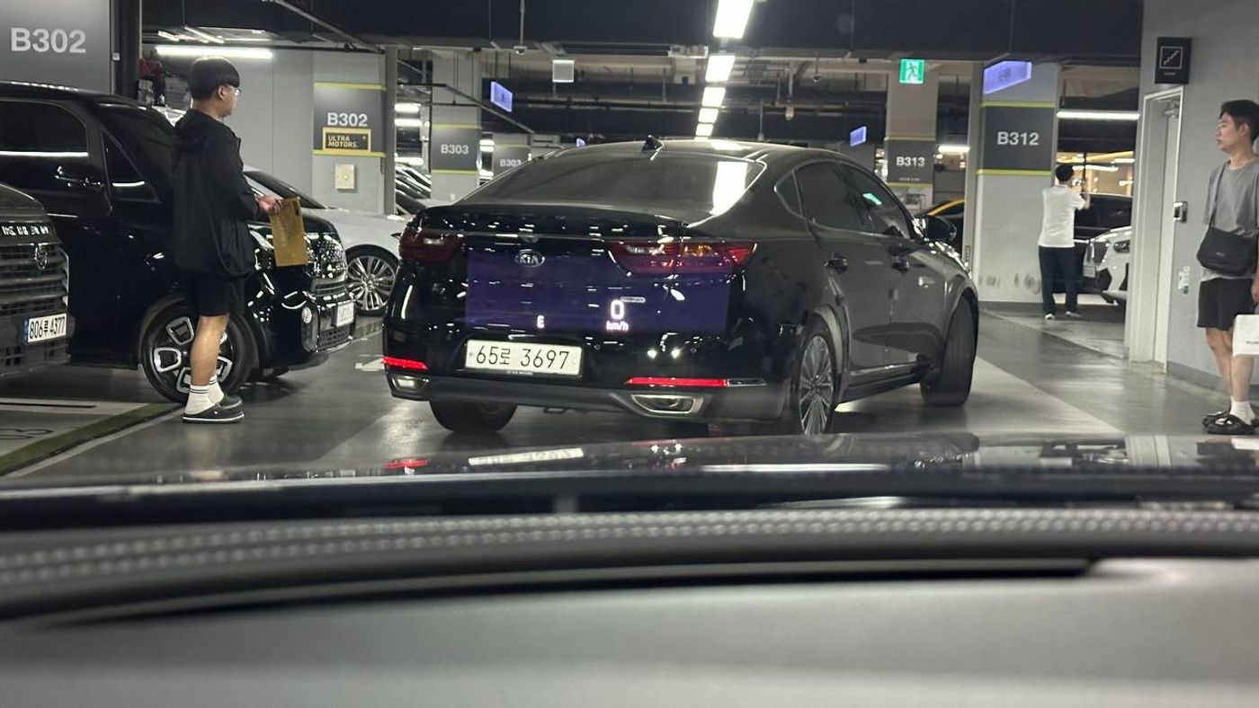 Mercedes-Benz-CLS300d
