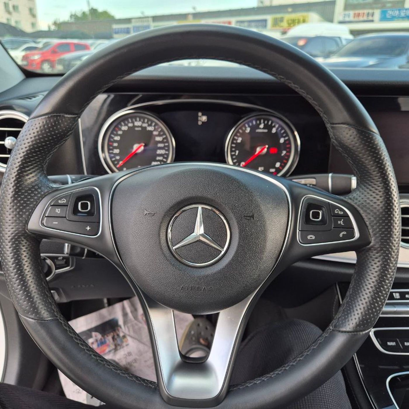 Mercedes-Benz-E200