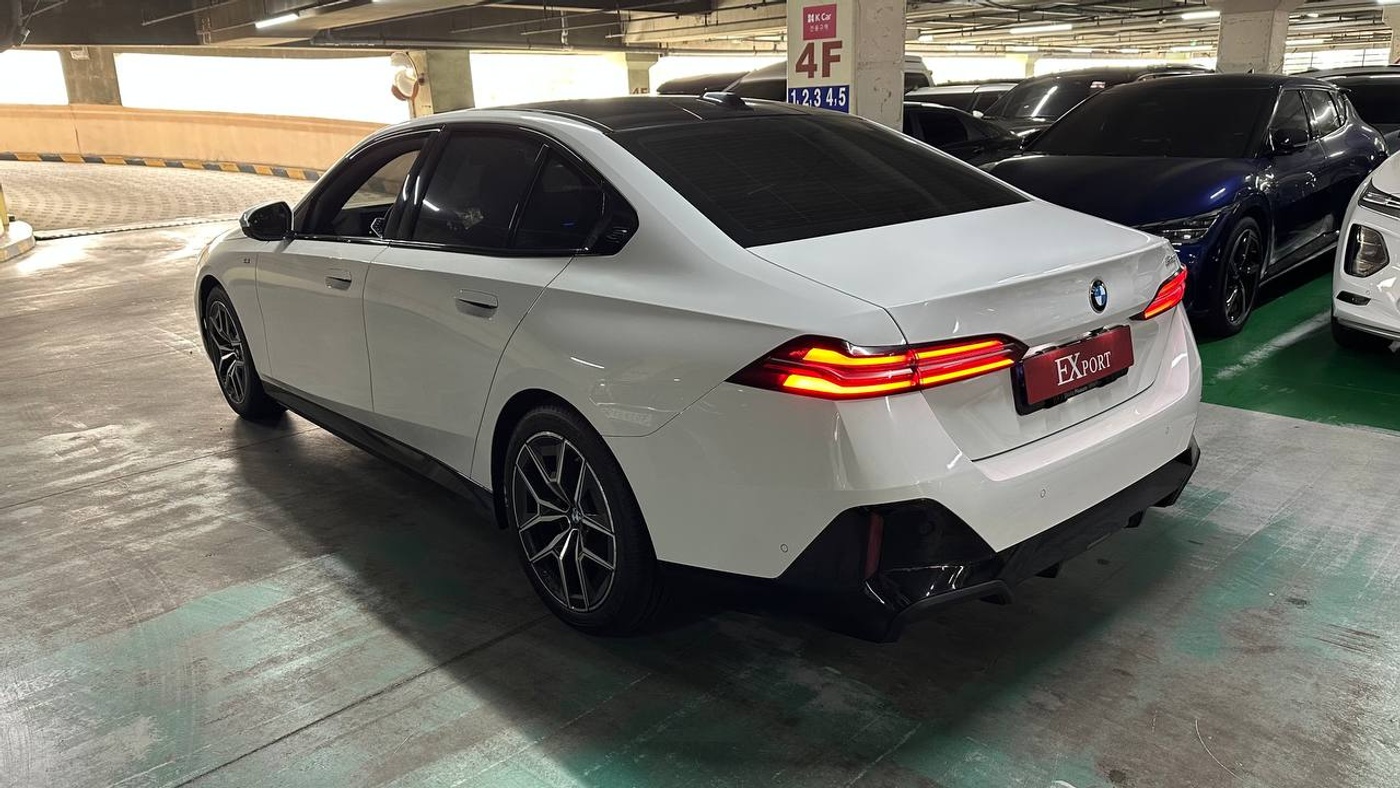 BMW-520i