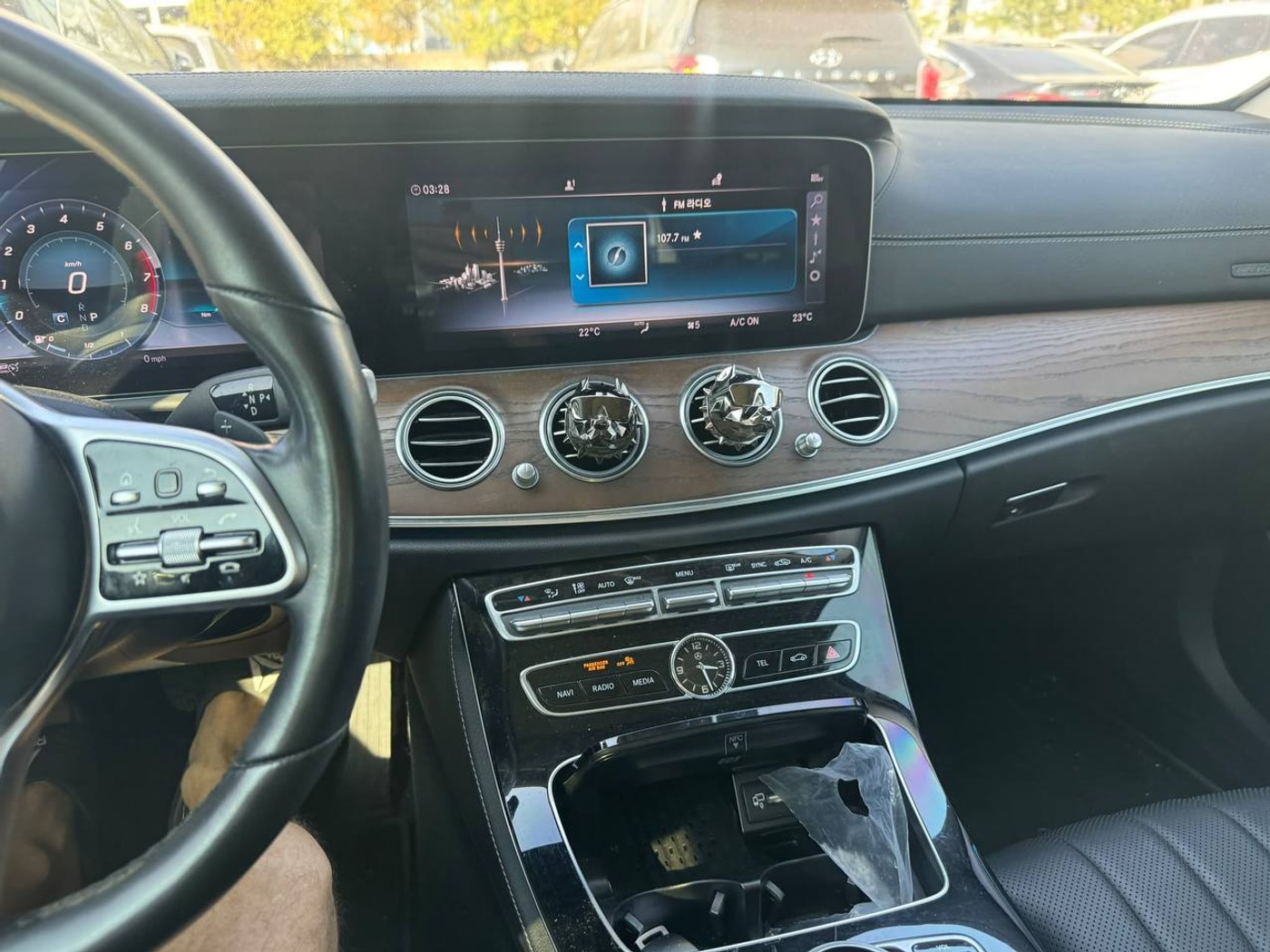Mercedes-Benz-E300