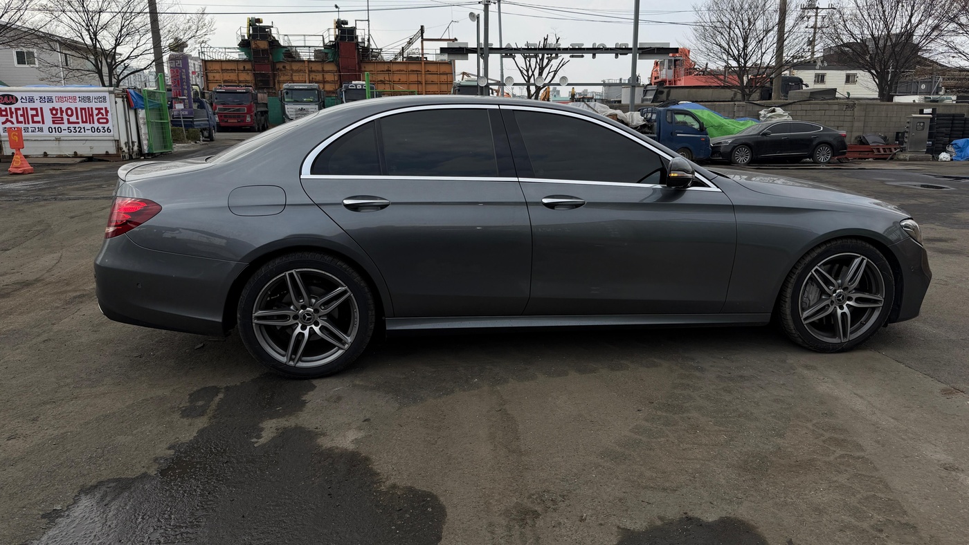 Mercedes-Benz-E300