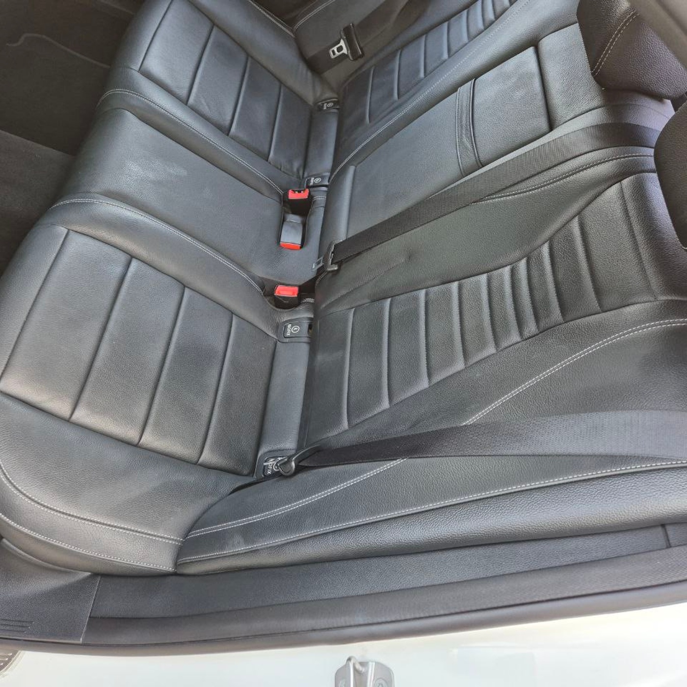 Mercedes-Benz-E200