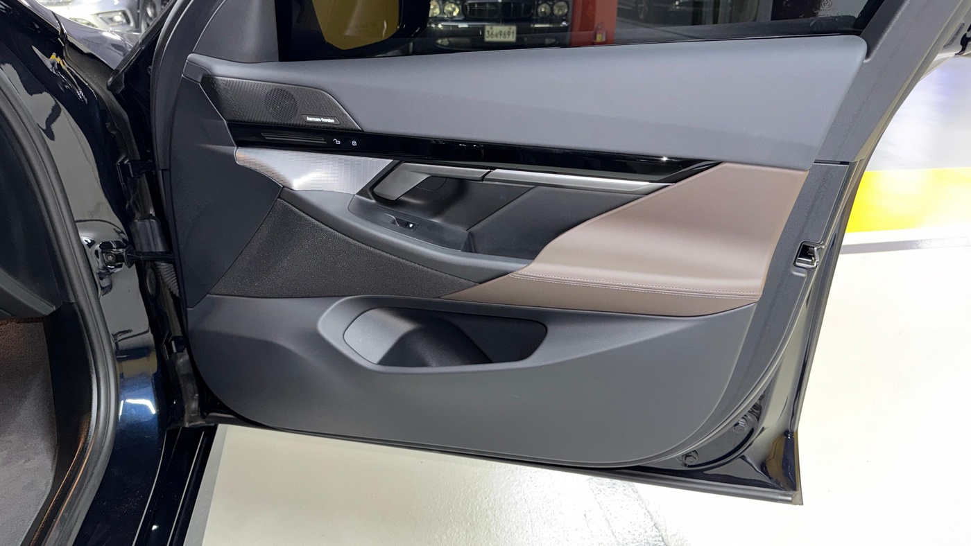 BMW-520i