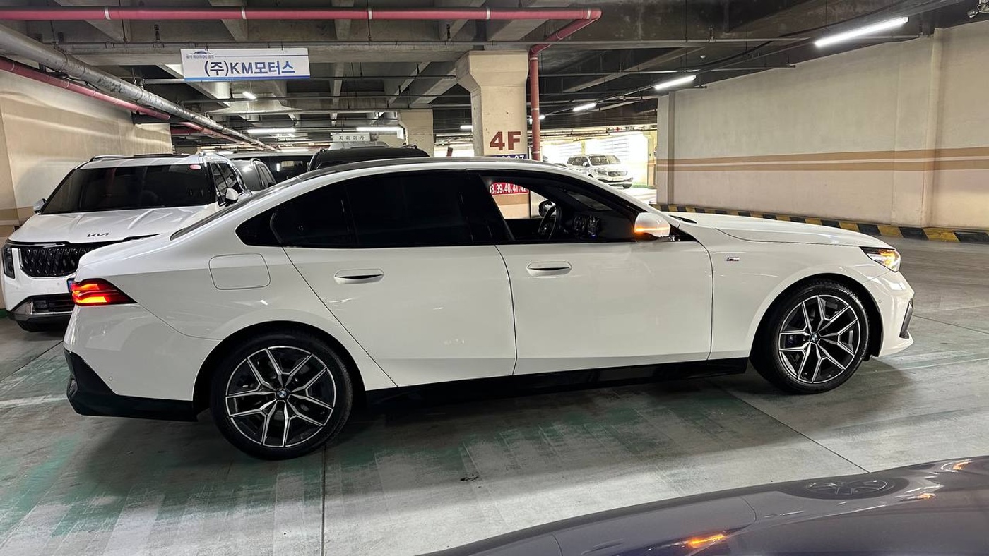 BMW-520i