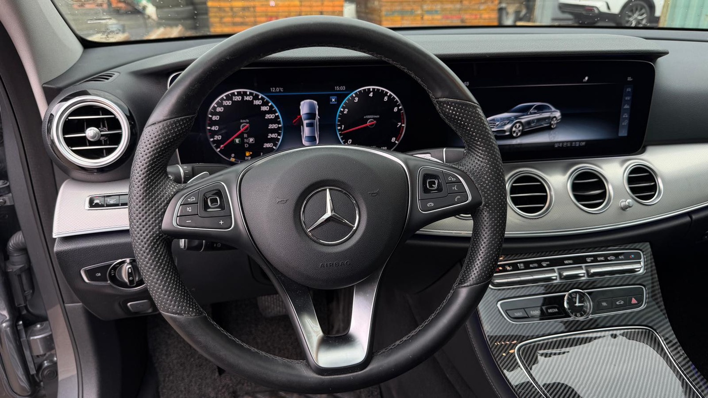 Mercedes-Benz-E300