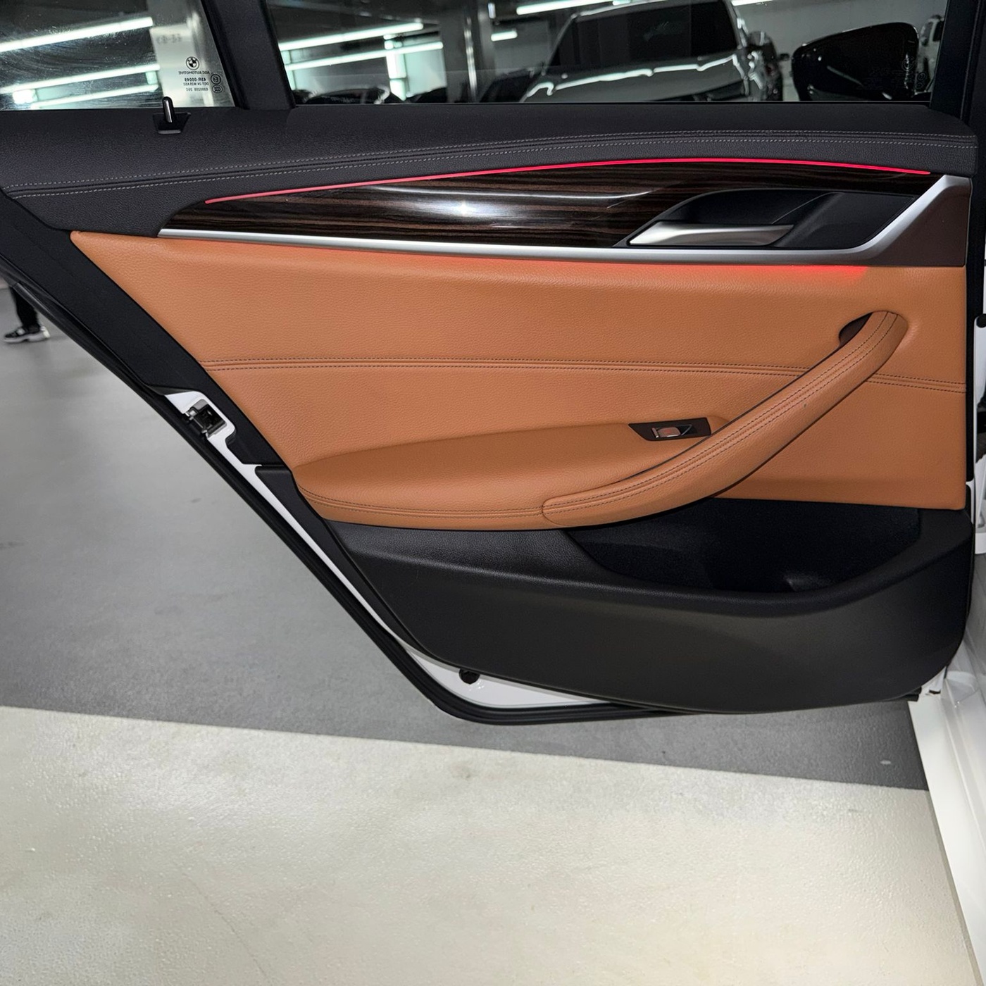 BMW-520i