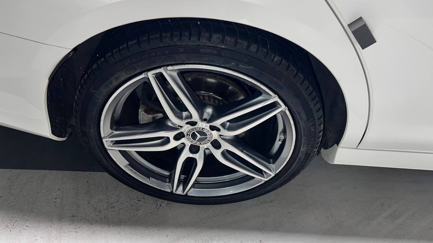 Mercedes-Benz-E300