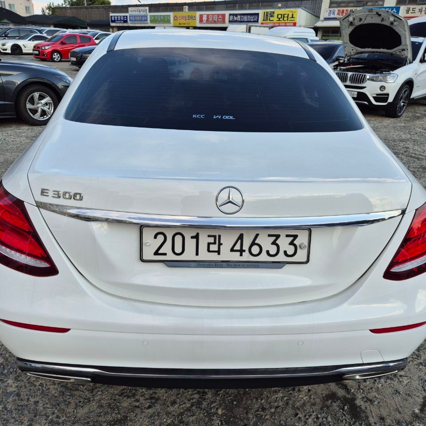 Mercedes-Benz-E200