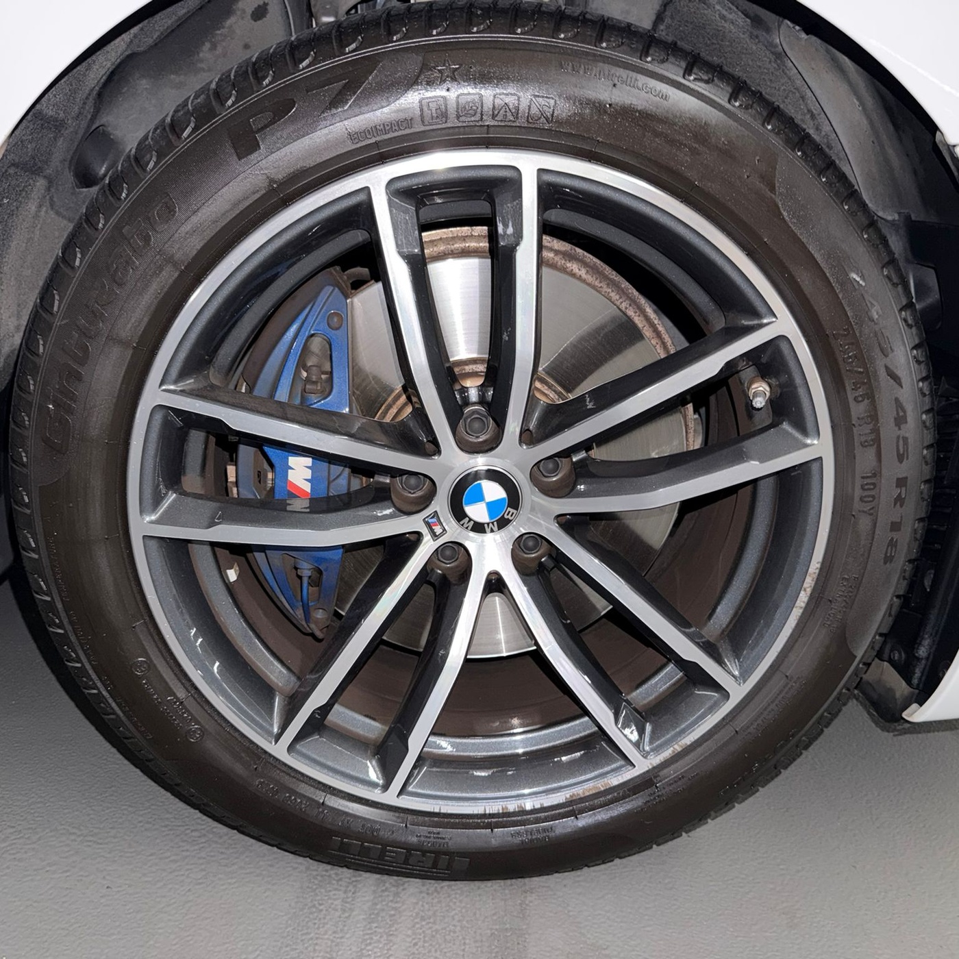 BMW-520i