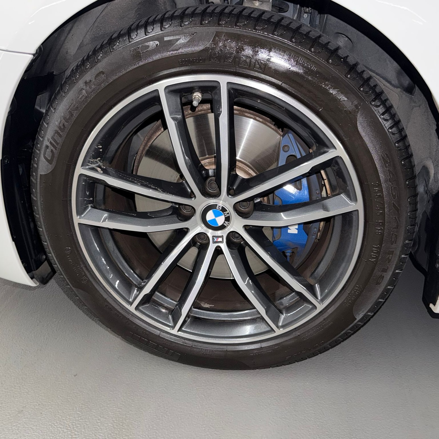 BMW-520i