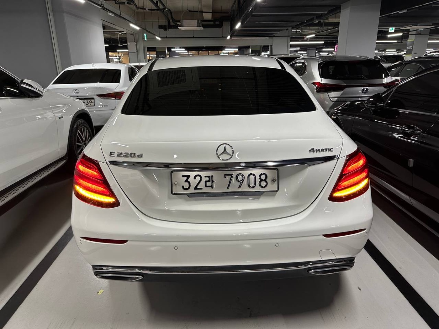 Mercedes-Benz-E220d