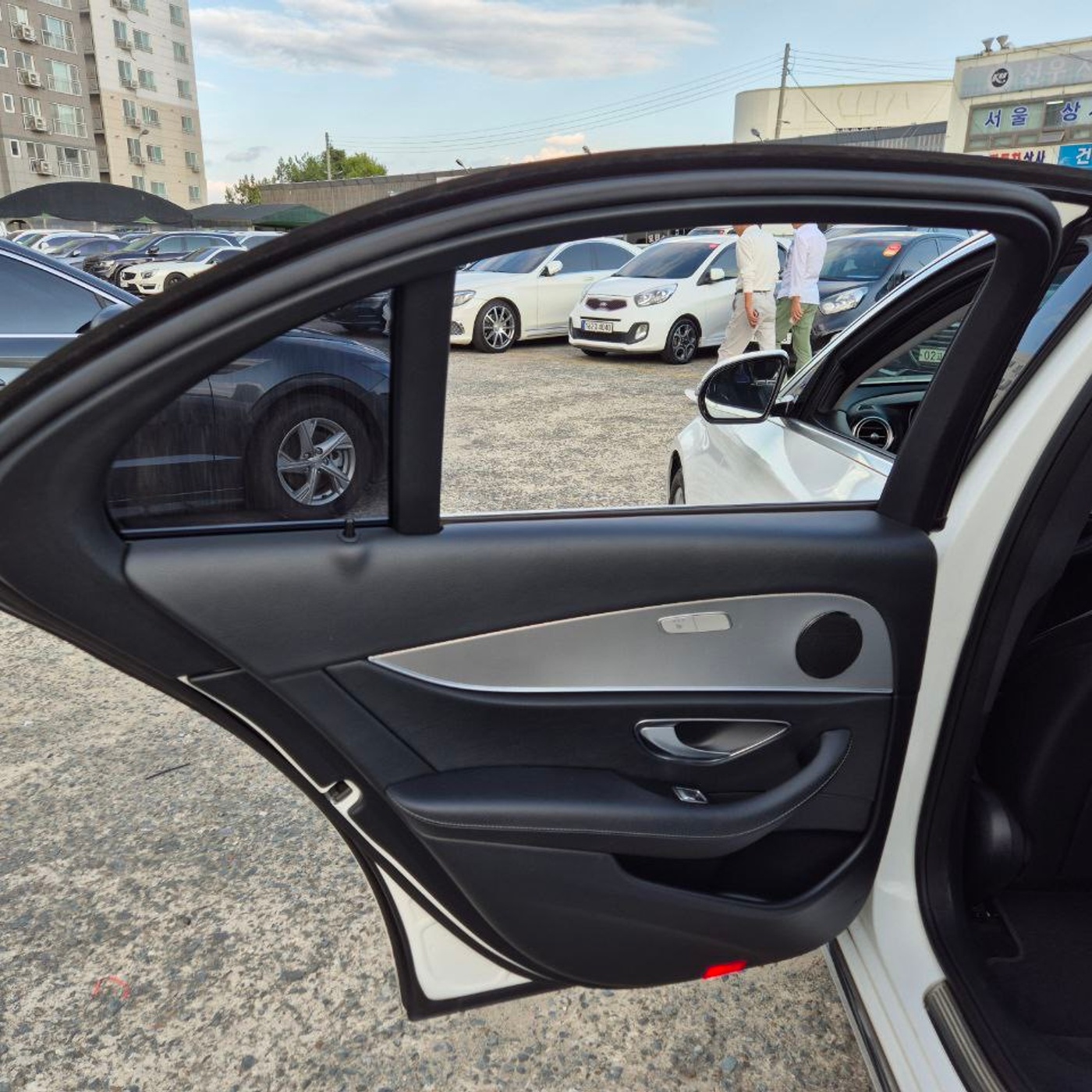 Mercedes-Benz-E200