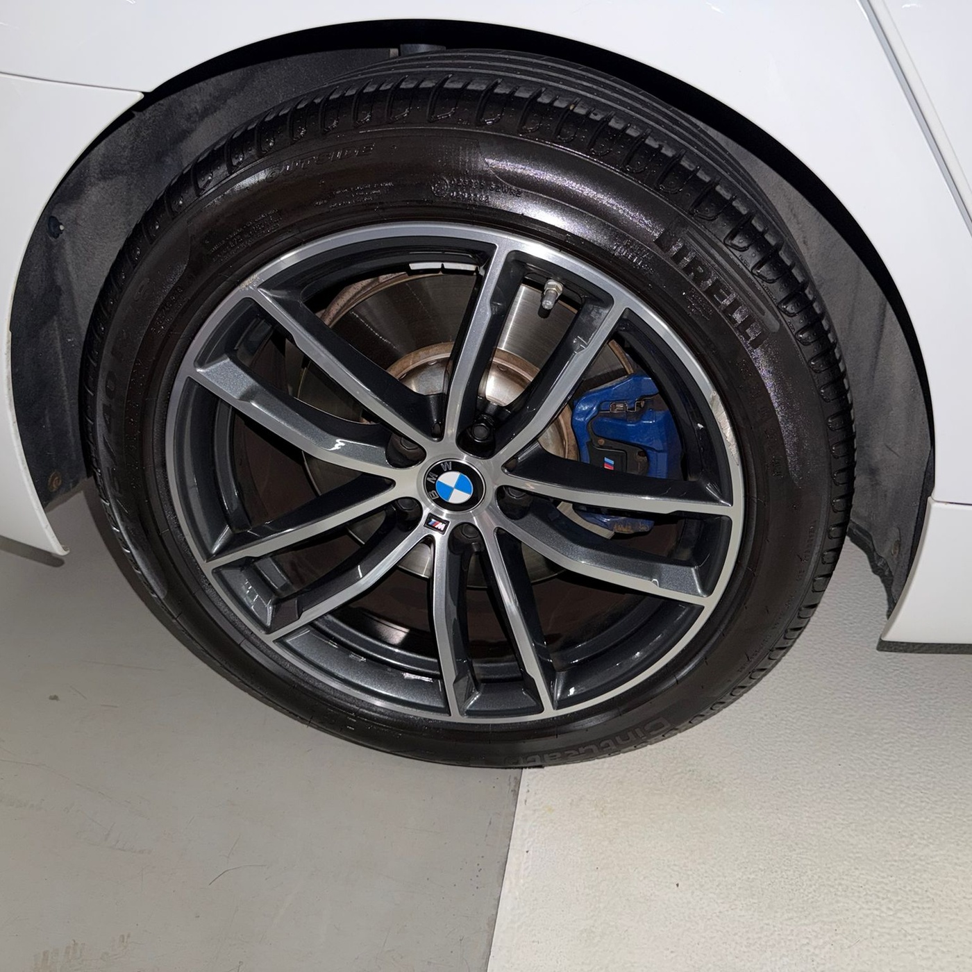 BMW-520i