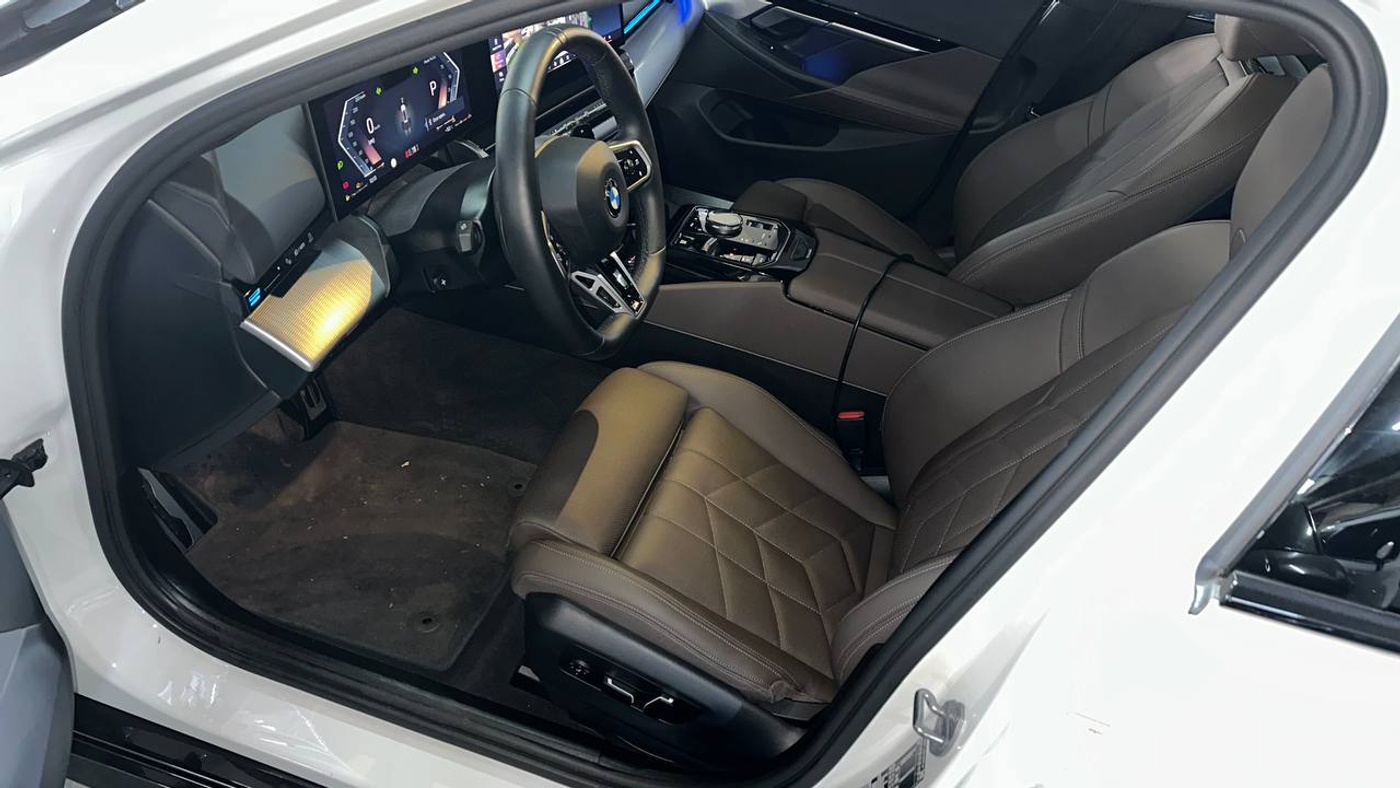 BMW-520i