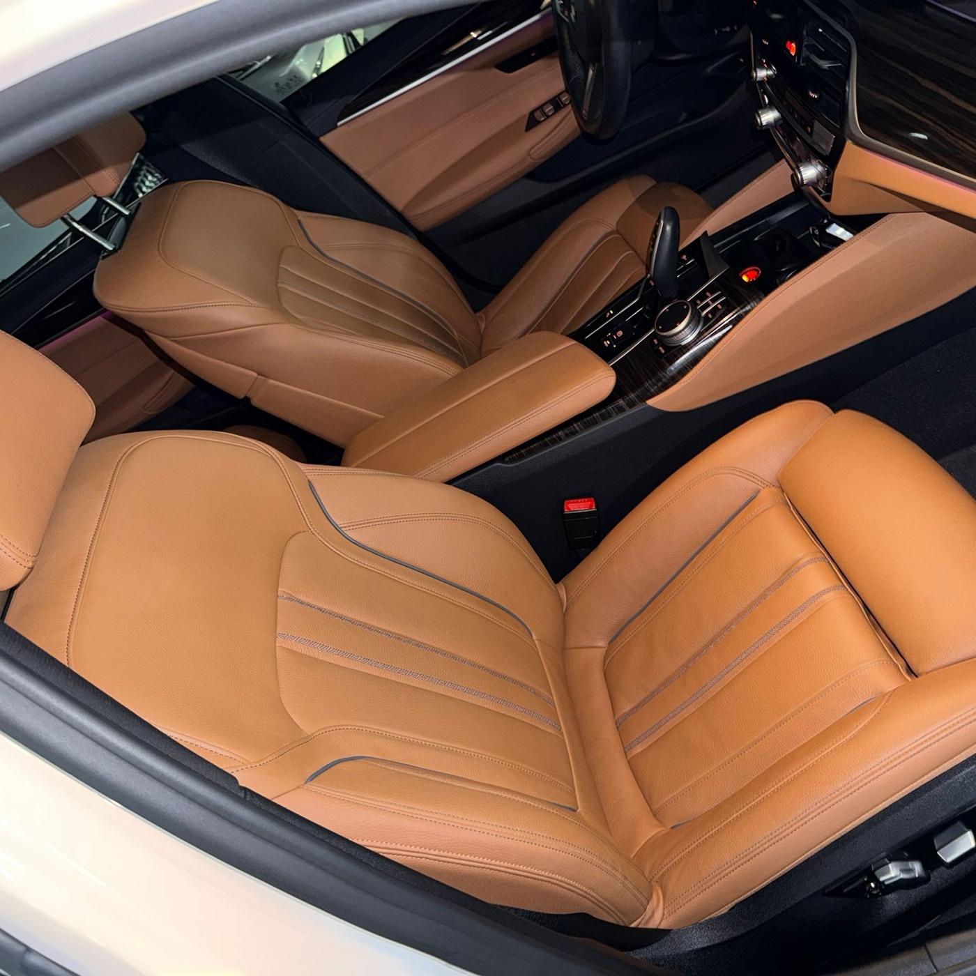 BMW-520i