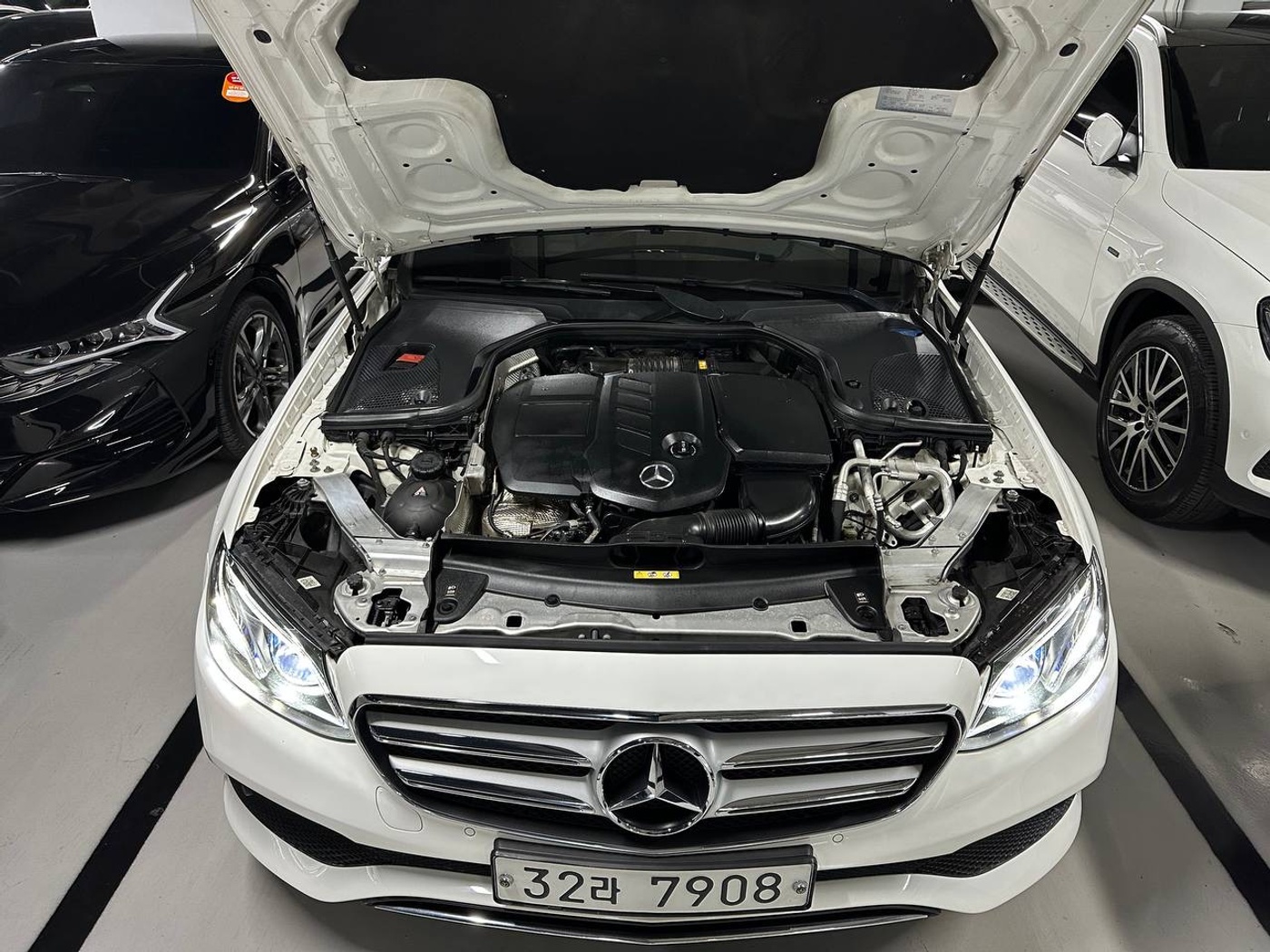 Mercedes-Benz-E220d