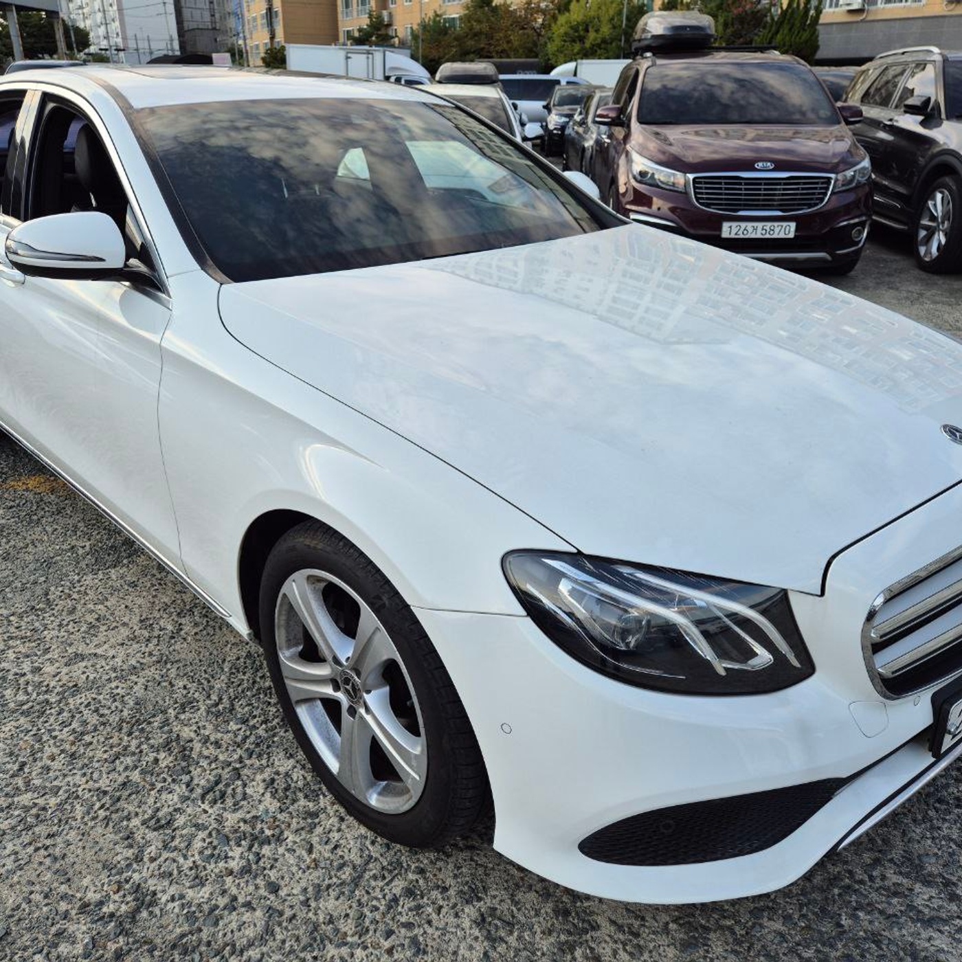 Mercedes-Benz-E200