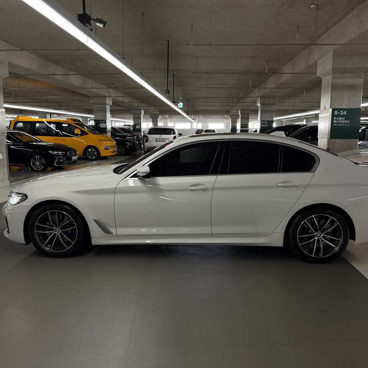 BMW-520i