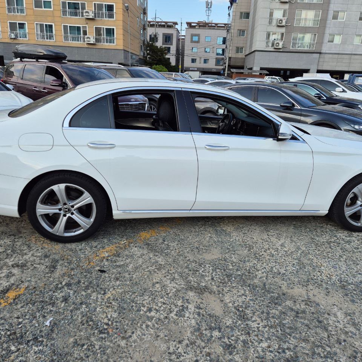 Mercedes-Benz-E200