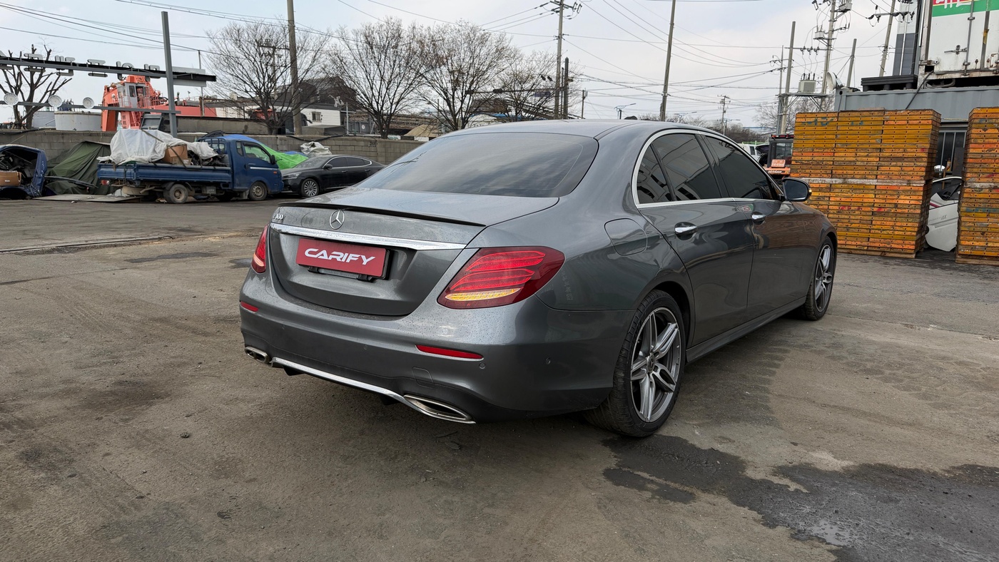 Mercedes-Benz-E300