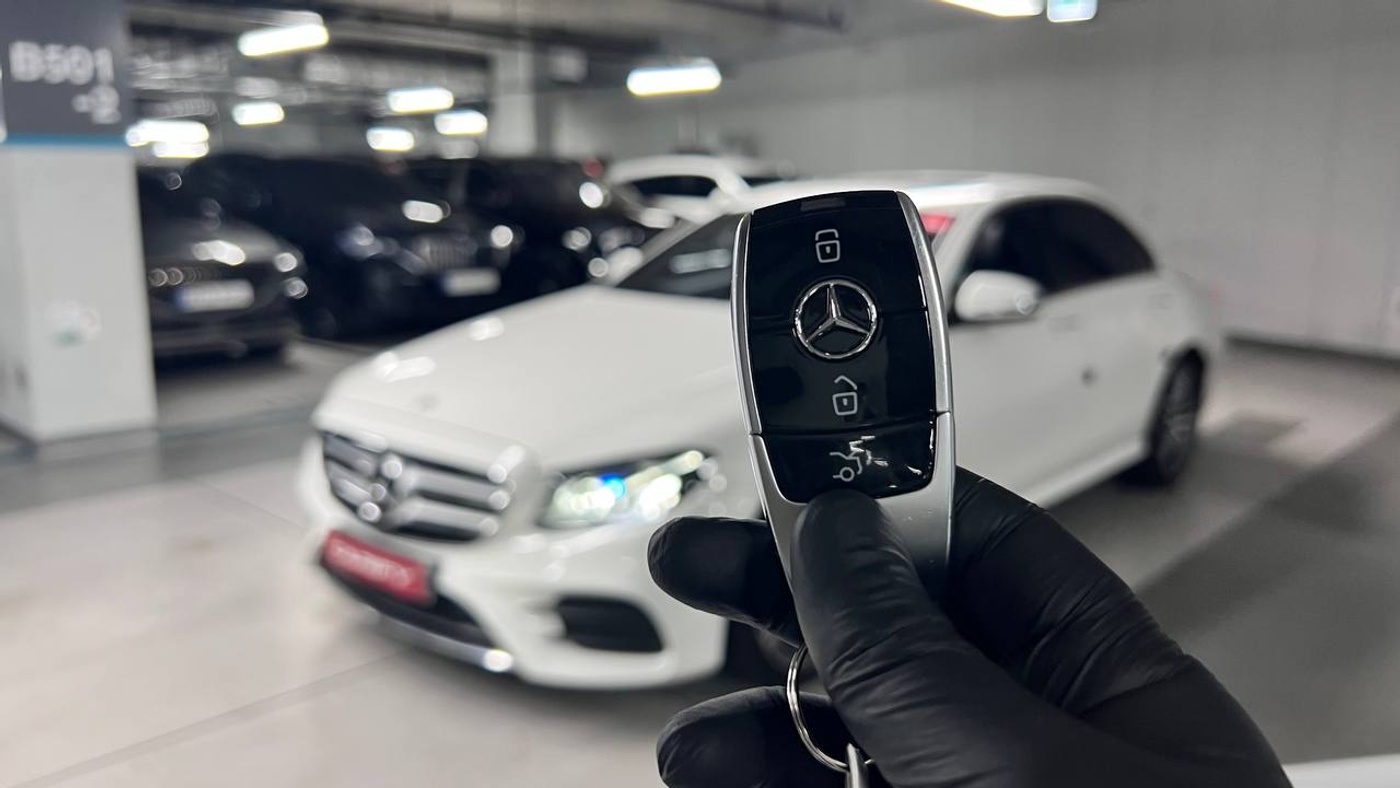 Mercedes-Benz-E300