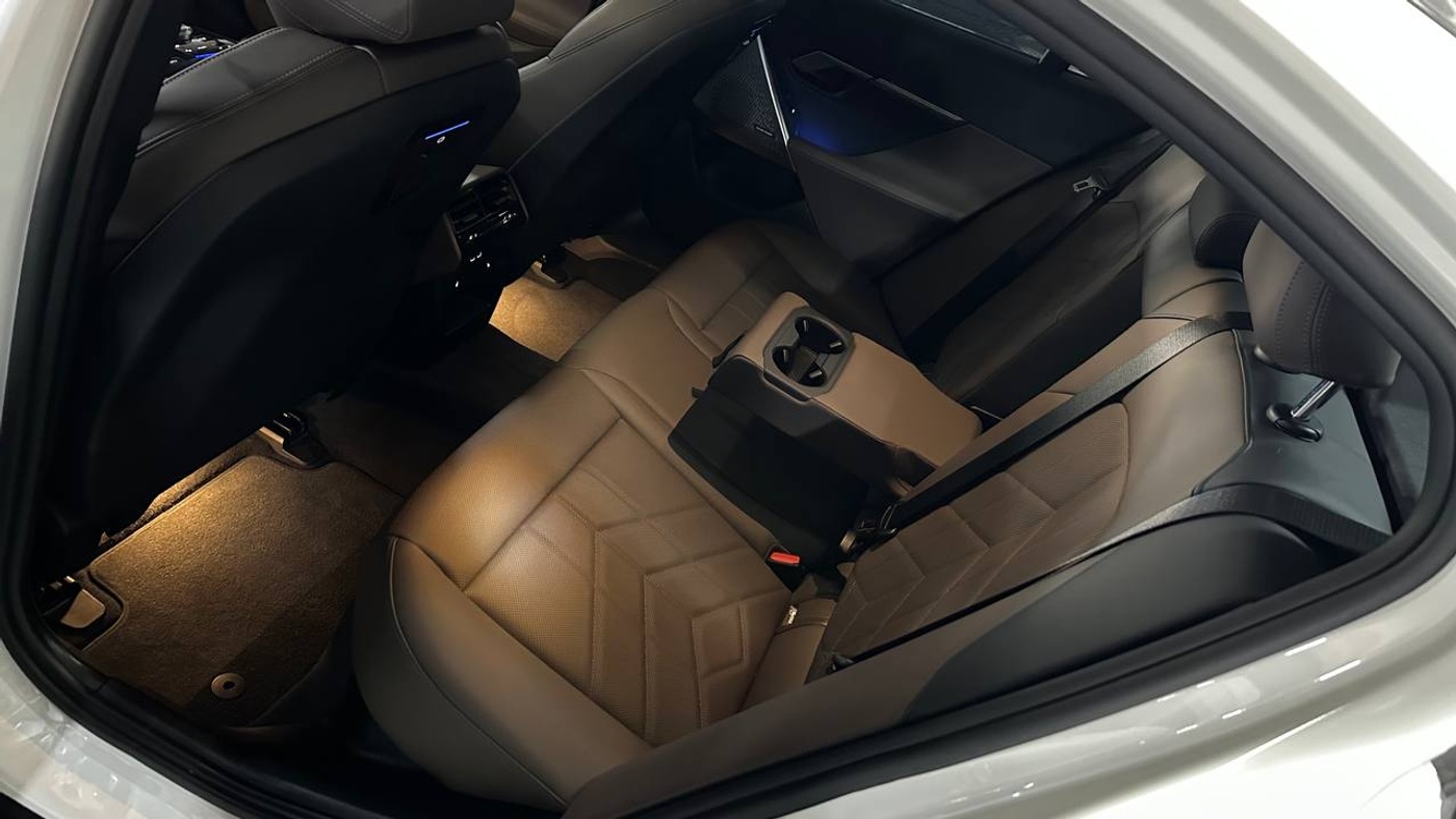 BMW-520i
