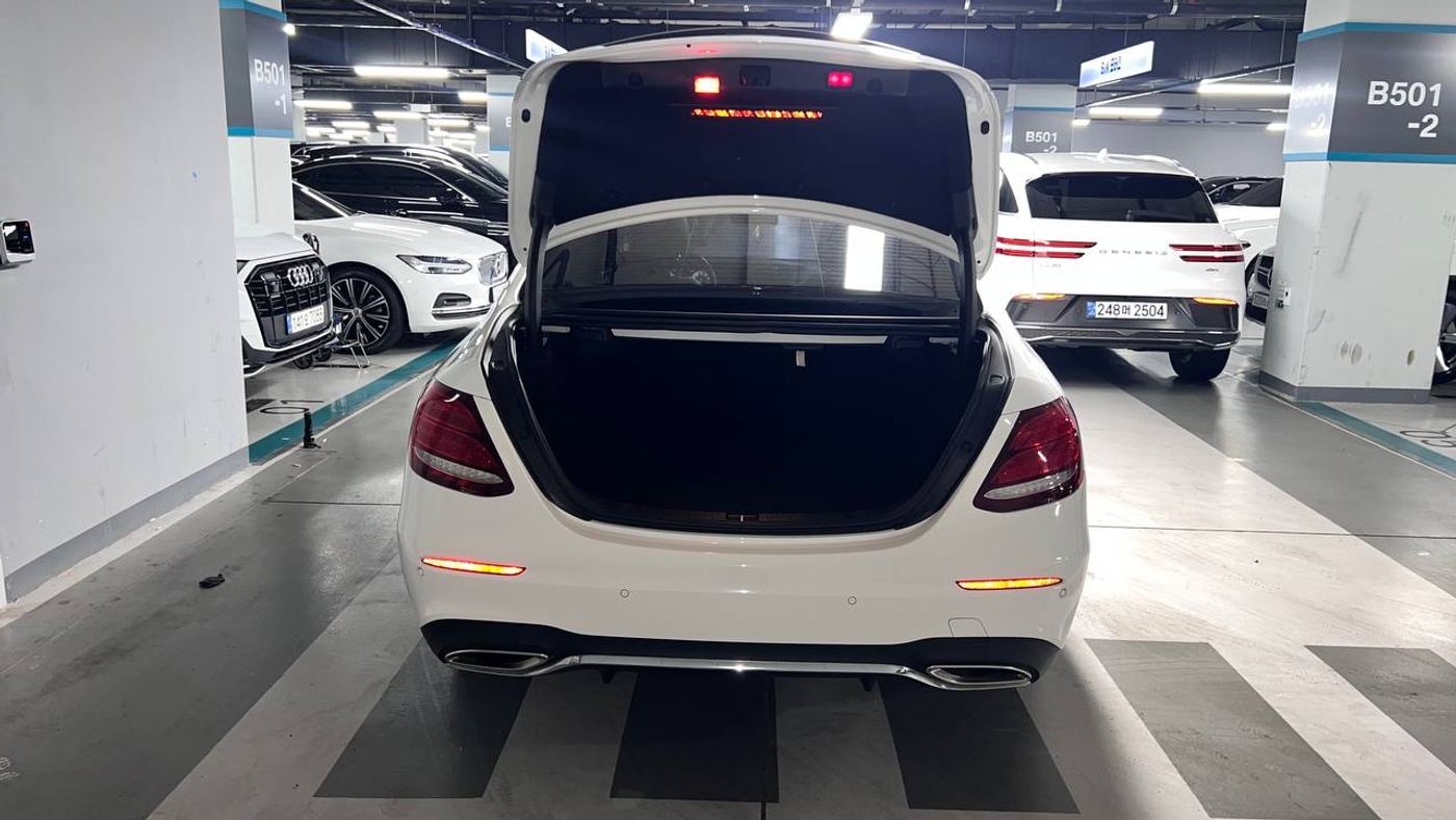 Mercedes-Benz-E300