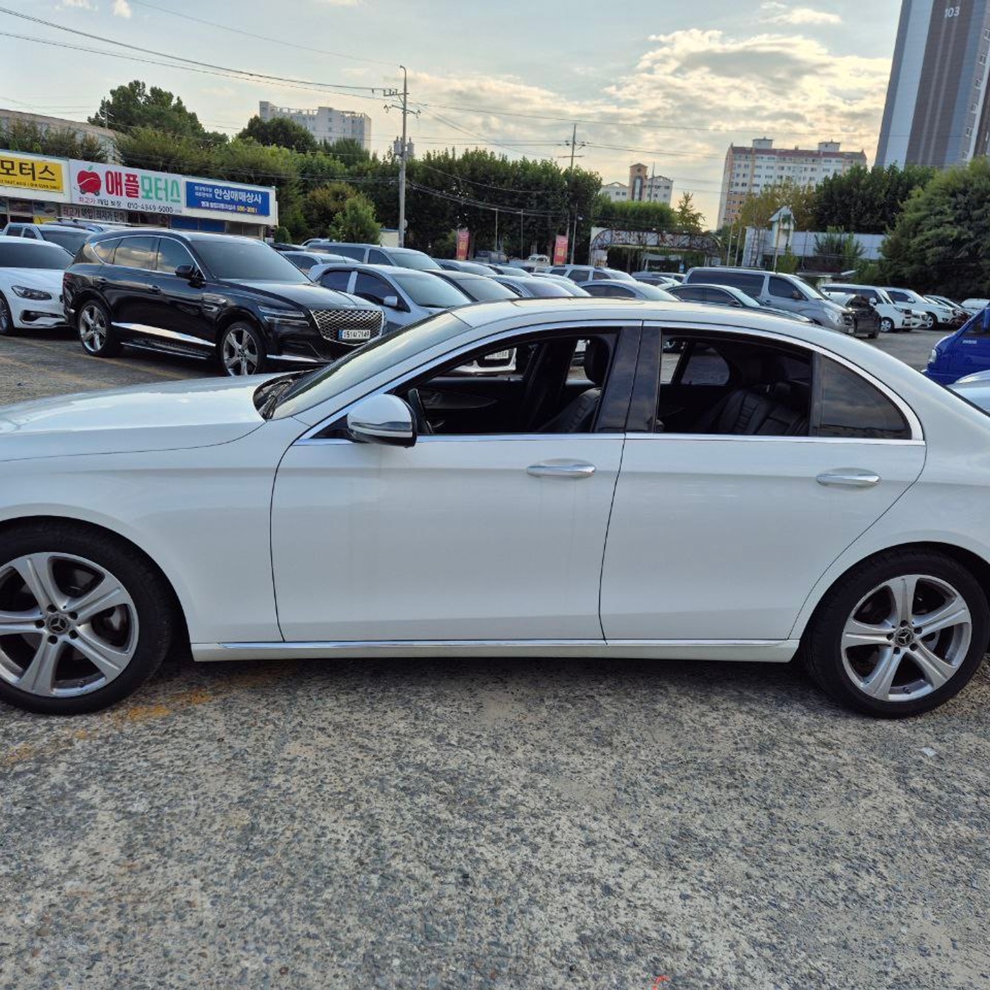 Mercedes-Benz-E200