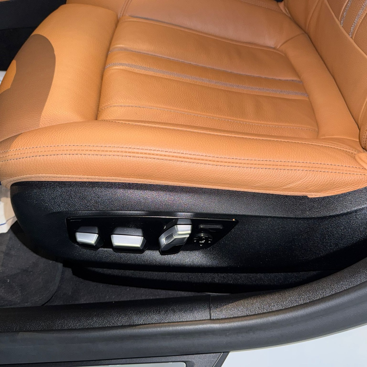 BMW-520i