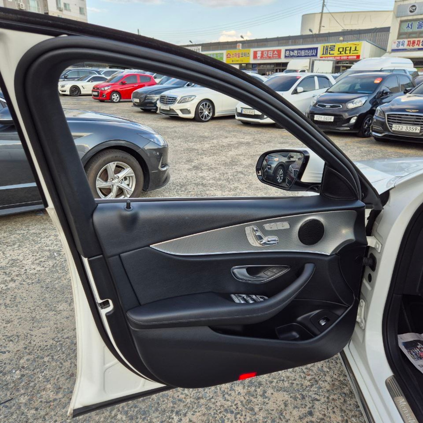 Mercedes-Benz-E200