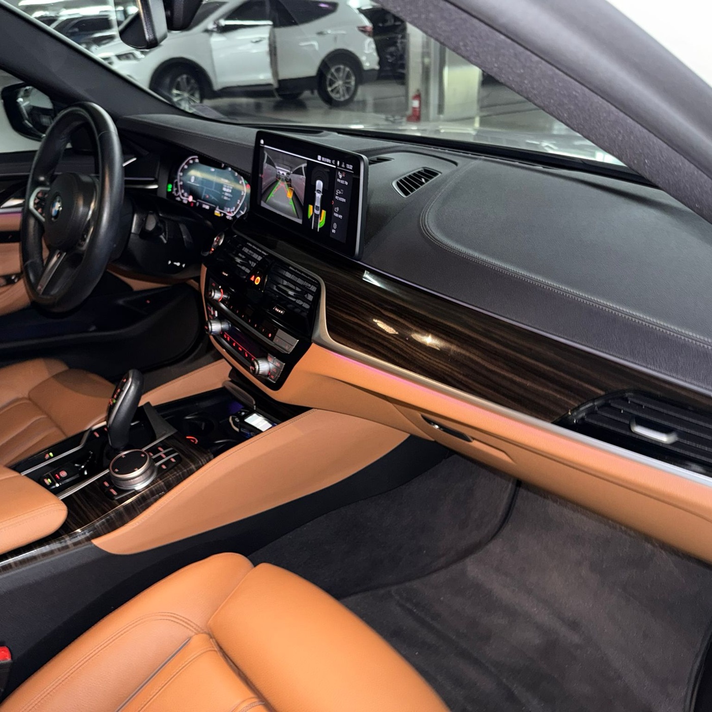 BMW-520i