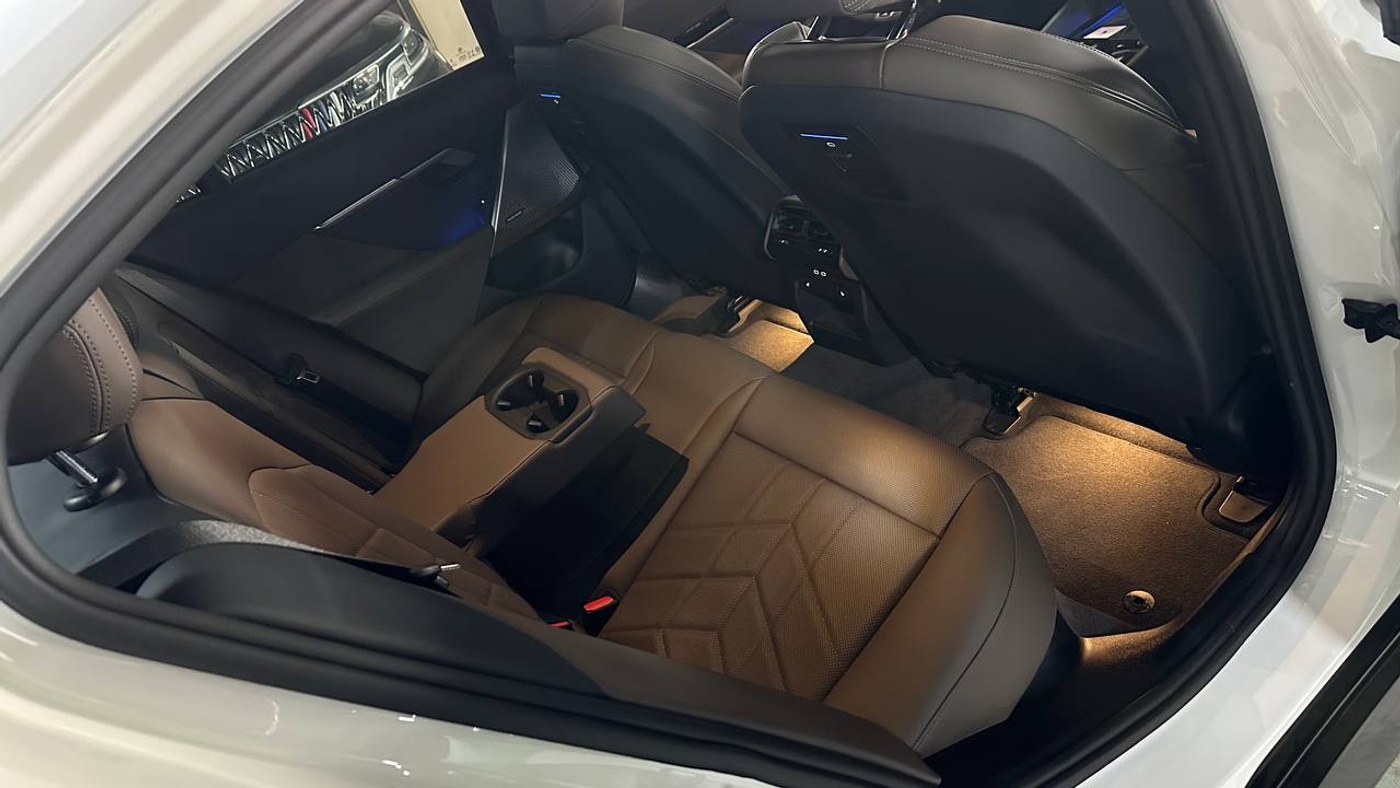 BMW-520i