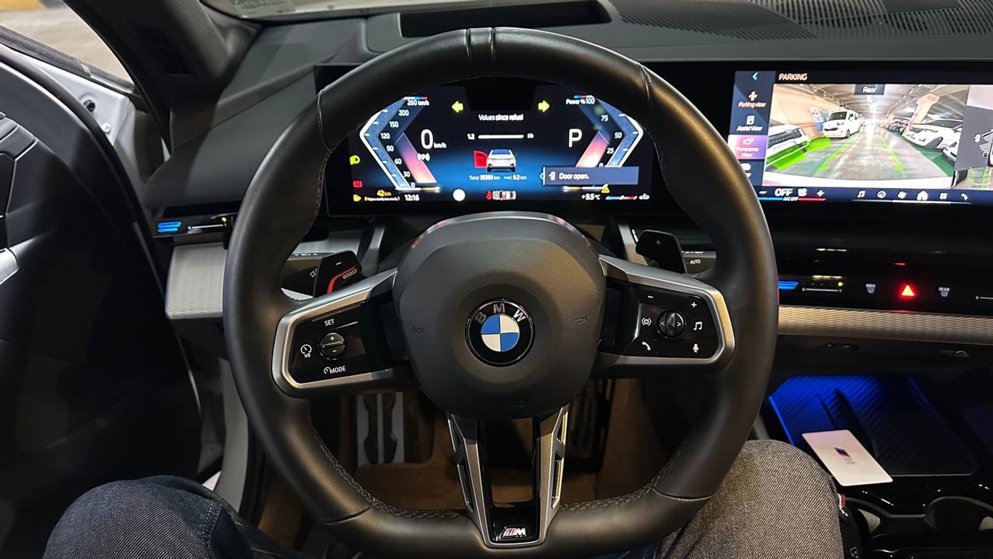 BMW-520i
