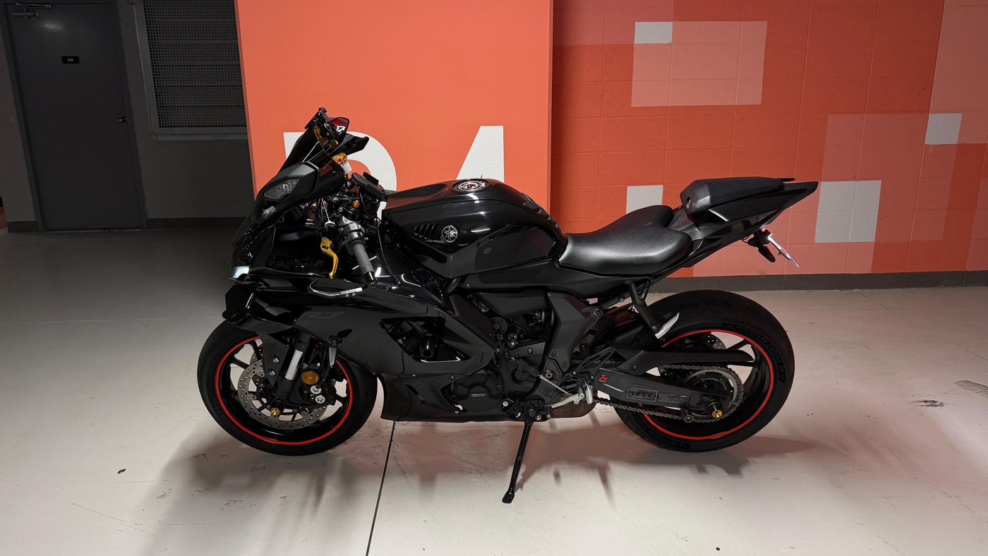 Yamaha-R7 (700cc)